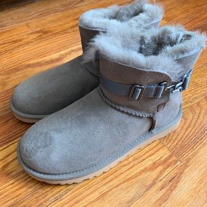 BRAND NEW UGGS size 5 gray